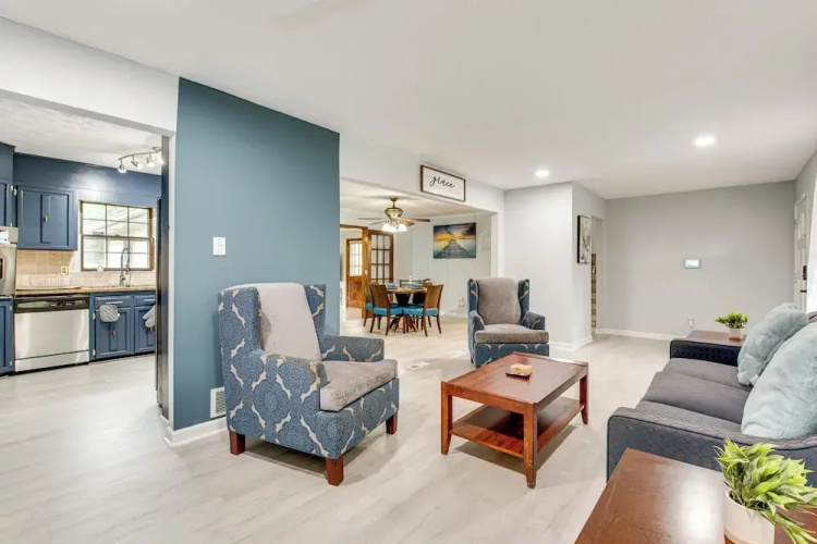 6 Mi to Airport: Riverdale Home w/ Private Pool!