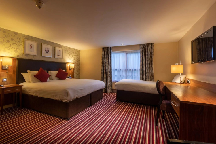 Gloucester Robinswood Hotel