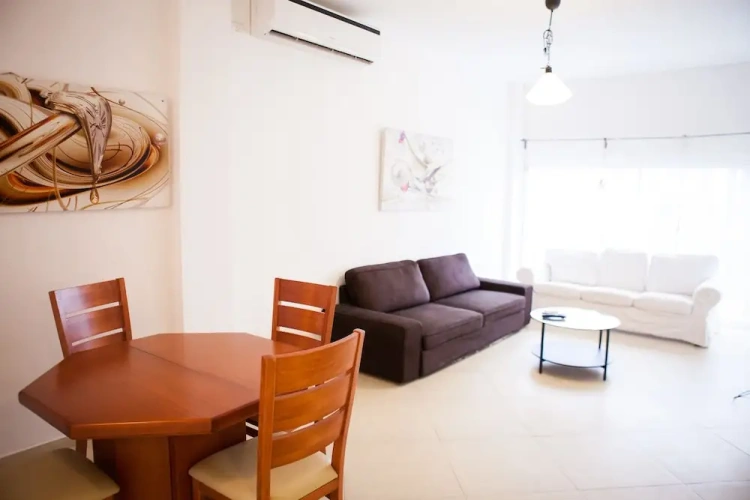 2 Bedrooms Apartment