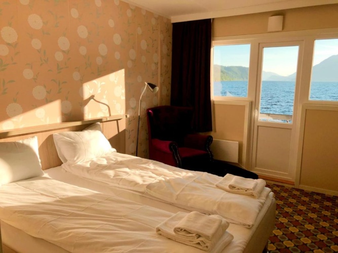 Standard Double room with lake view