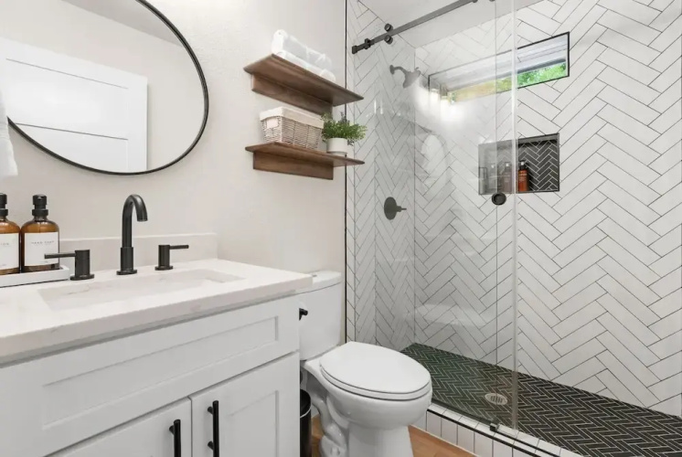 Cozy Modern Getaway Near Downtown