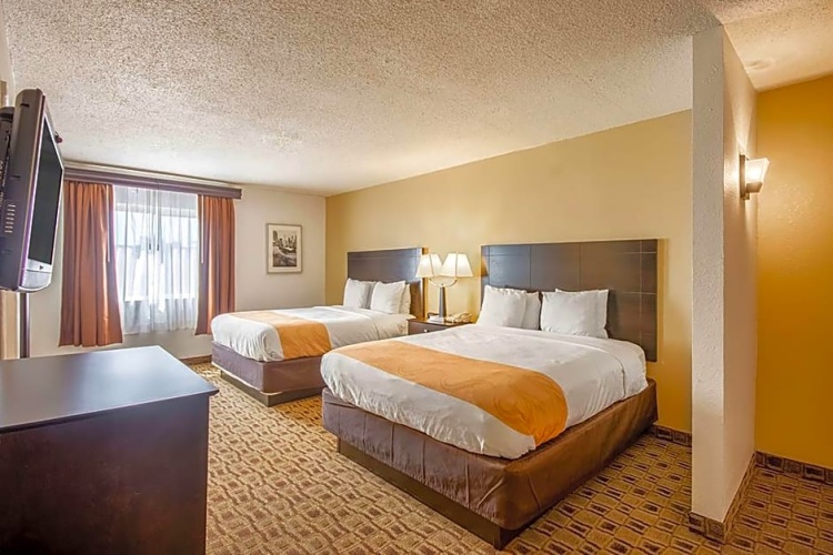 Deluxe Quadruple Suite