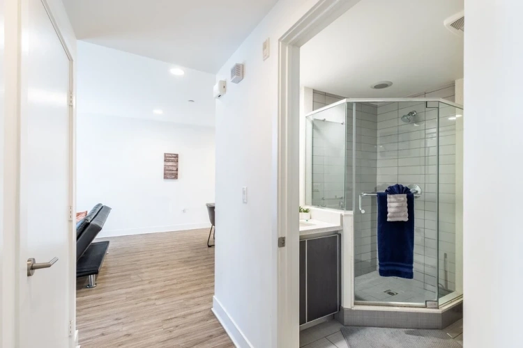 3 Bedrooms Apartment