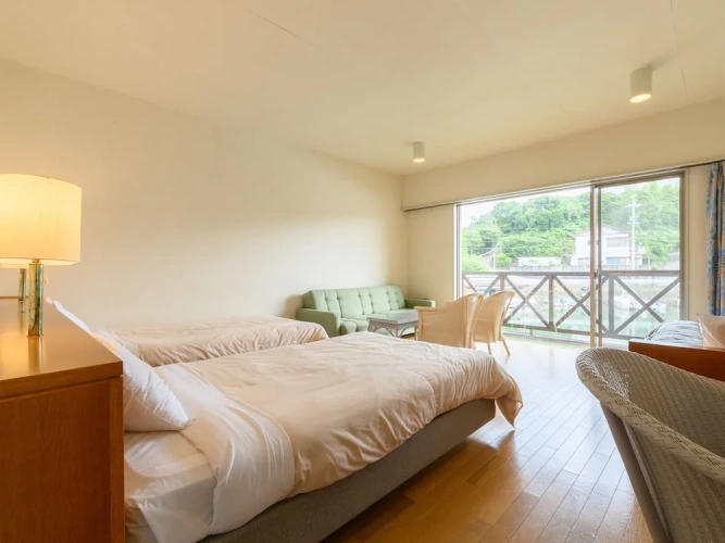 Standard Twin room with harbour view
