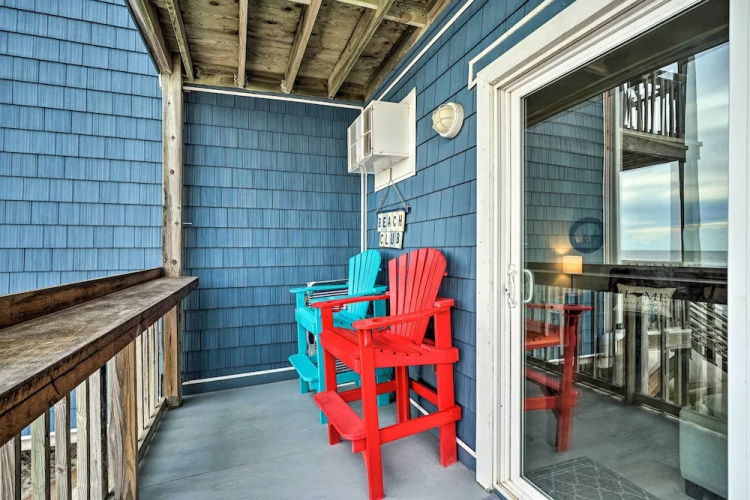 Chic Oceanfront North Topsail Beach Condo w/ Deck