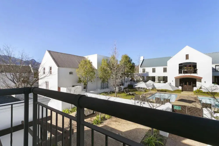 Winelands Golf Lodges 11