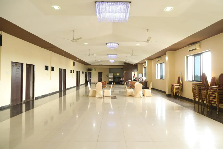 OYO Flagship 64715 Orient Palace