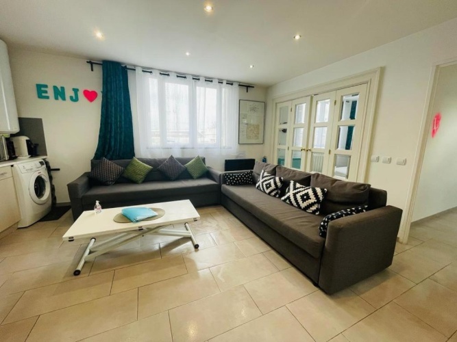 2 Bedrooms Apartment