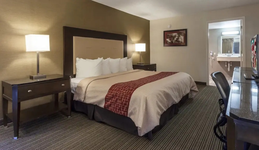 Best Western Dekalb Inn & Suites