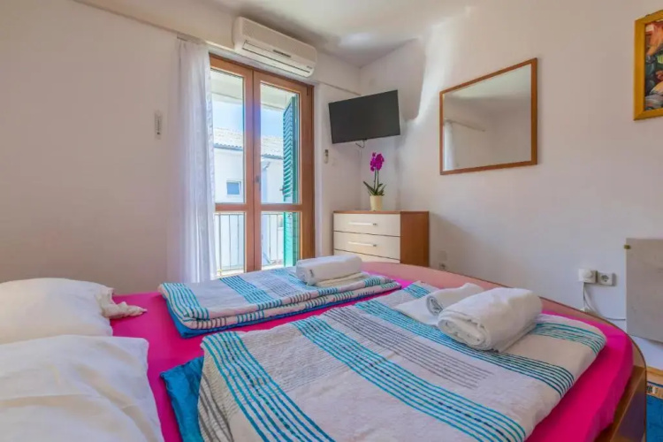 Apartment Katnić 1-2-3