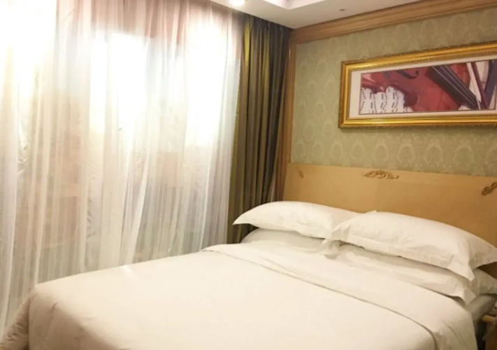 Baiyun Lakeside Hotel