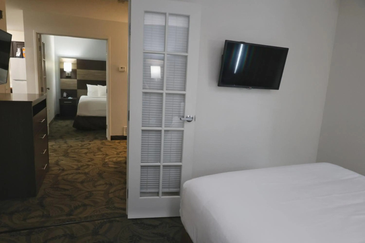 MainStay Suites Madison Airport