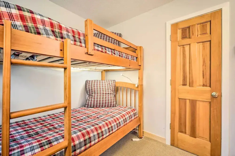 Family-friendly Stratton Gem Close to Slopes!