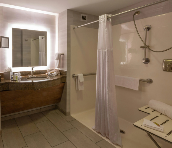 DoubleTree by Hilton Hotel Bay City - Riverfront photo 10
