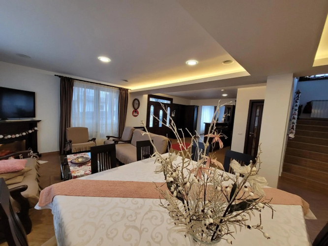 Casa Aryana