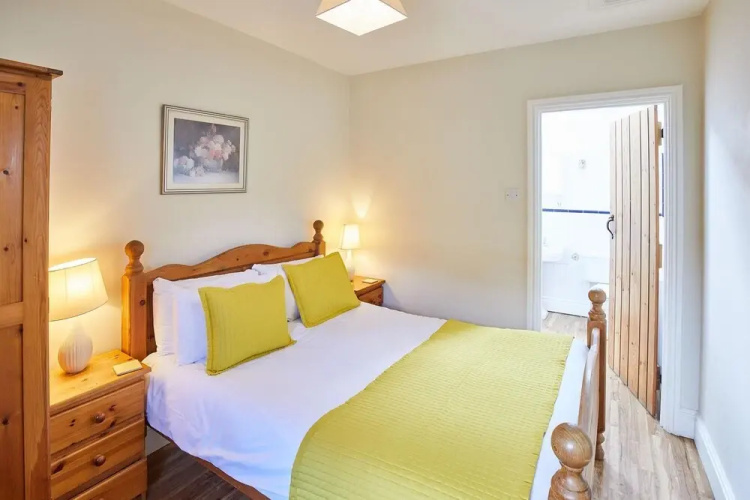 Host Stay Primrose Cottage