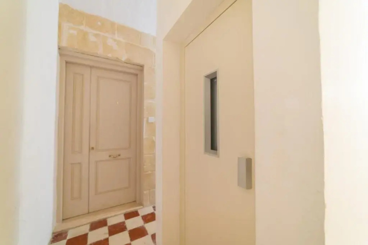 AF - Large 2BR apartment
