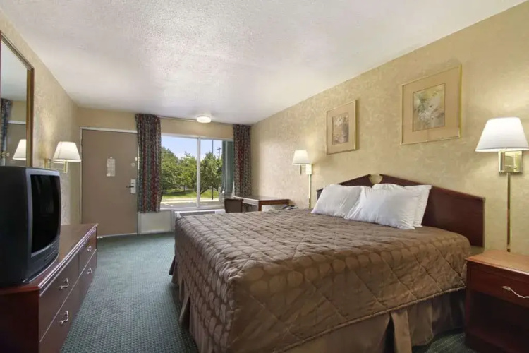 Days Inn Roanoke Civic Center