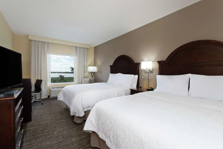 Standard Quadruple room with lake view