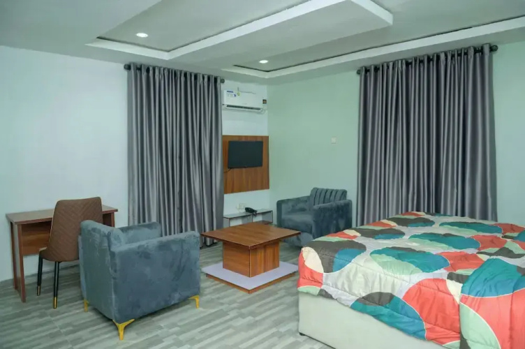 Goddis Apartments Ajah