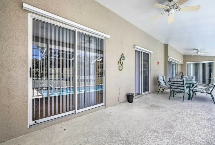 Spring Hill Home w/ Pool ~ 1 Mi to Weeki Wachee