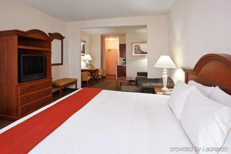 Holiday Inn Express & Suites Marion by IHG