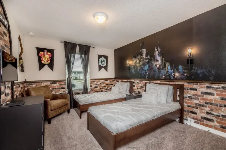 5 Bedrooms Villa