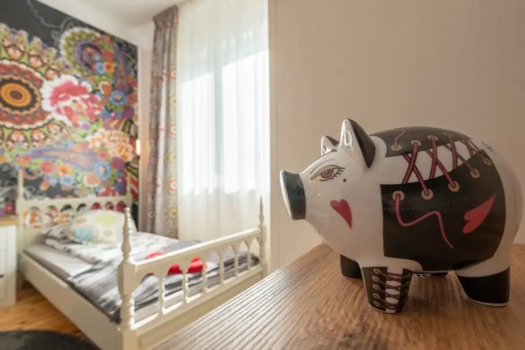 FM Deluxe 2-BDR Apartment - Artilcious