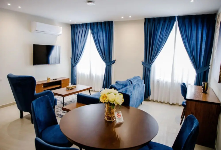 Al-Istiklal Suites