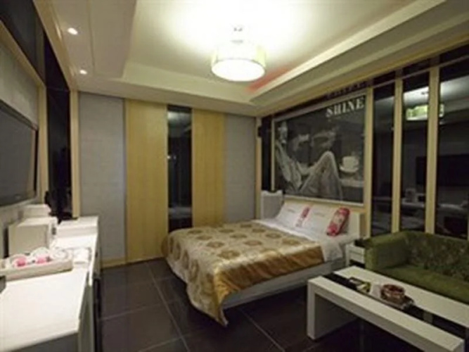 Shine Motel