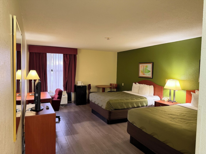 Lafayette Inn & Suites