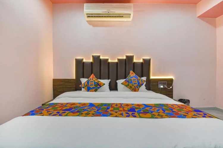 Fabhotel Max Inn