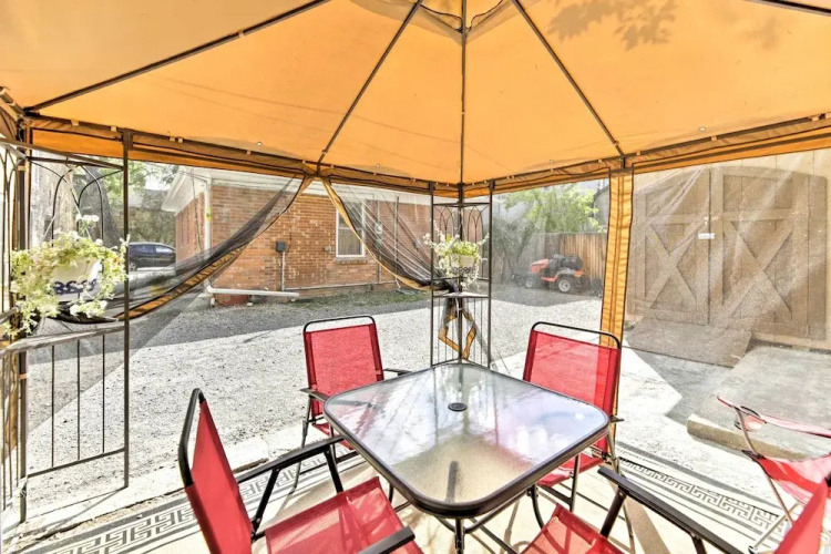 Charming Historic Condo - Walk to Downtown & UW