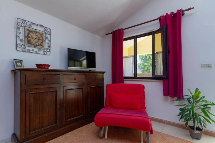 Apartment Red Romantic 2-1