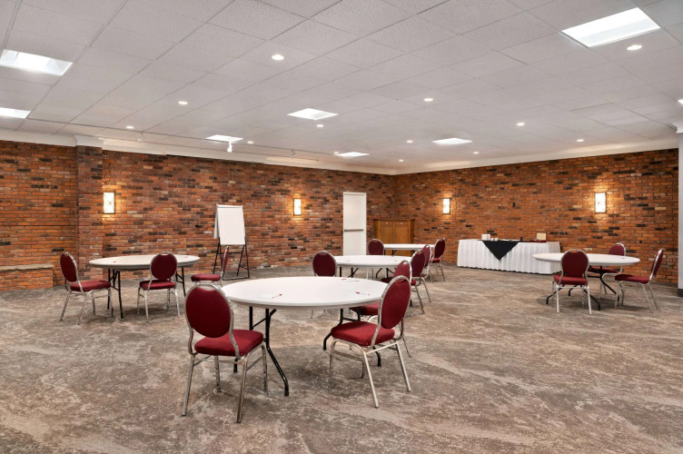 Ramada by Wyndham Cornwall photo 12