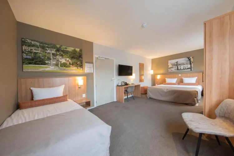 Standard Triple room