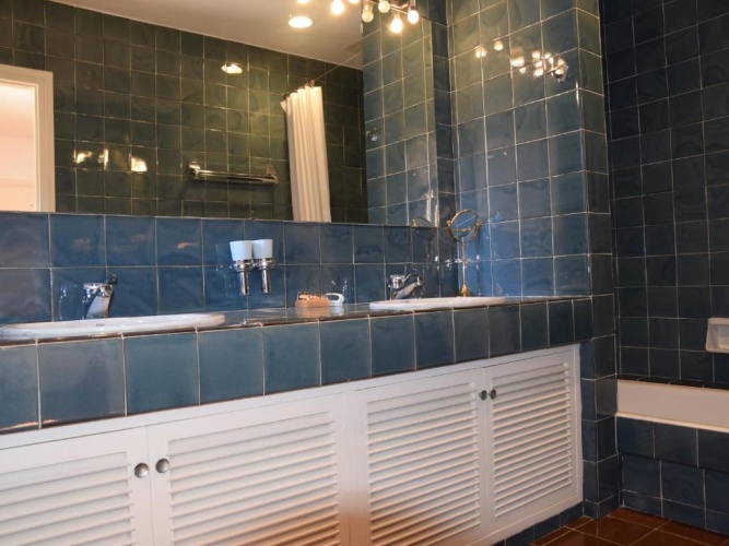 4 Bedrooms Villa