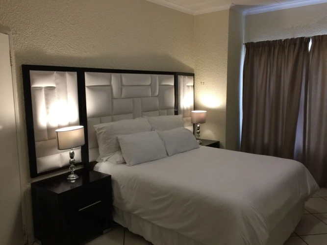 3 Bedrooms Apartment