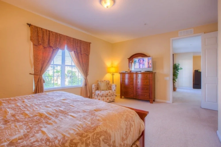 3 Bedrooms Apartment
