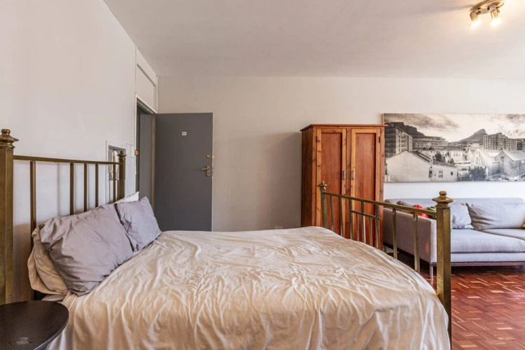 Secure Studio Apartment. With Mountain Views and a Pool