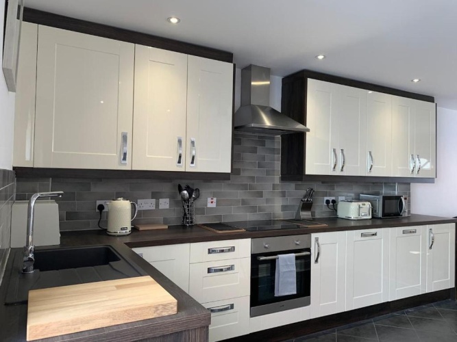 4 Bedrooms Cottage