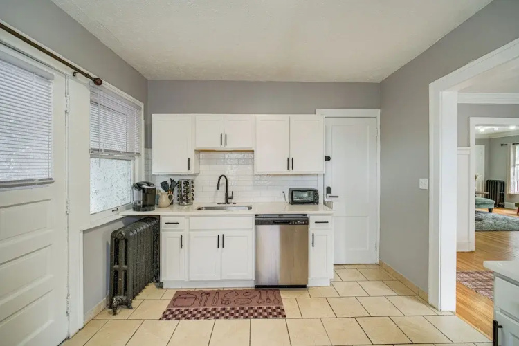 Deck, Pool Table! Walkable Cleveland Heights Apt - Cleveland Heights, OH