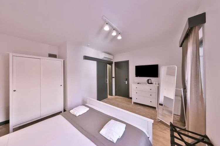 Pitoresk Otel