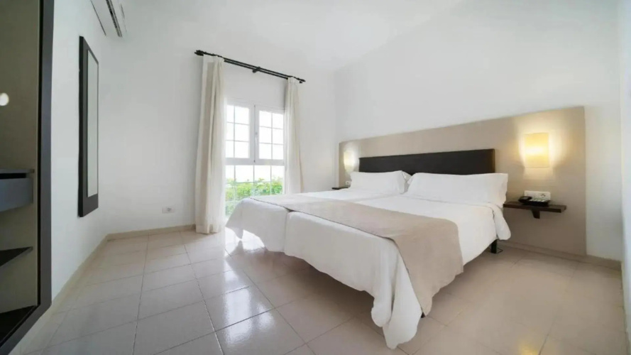 1 Bedroom Apartment with sea view