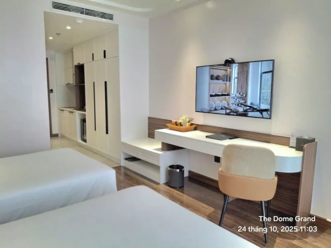Deluxe Twin room with city view