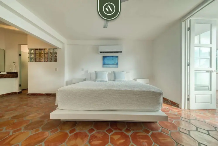 2 BR Condo Right - Romantic Zone - Private Rooftop