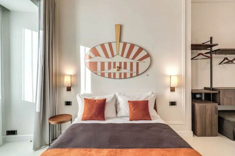 Deluxe Triple room with balcony and with city view