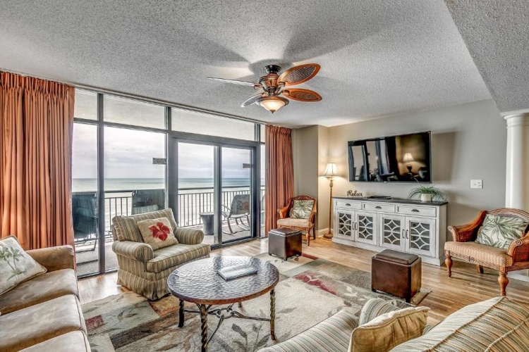 3 Bedrooms Apartment