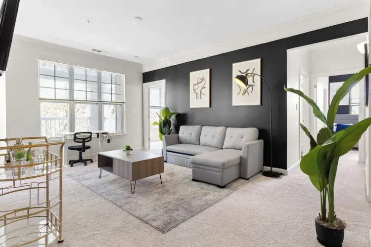 Upscale King 2BR Suite Downtown Raleigh