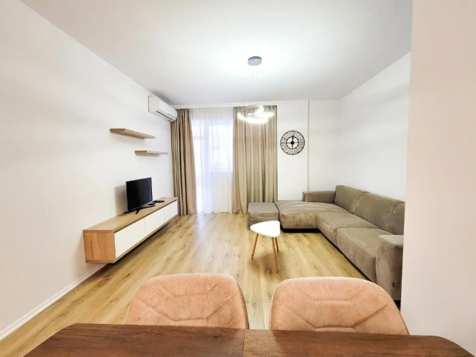 Boulevard 2 BR Apartment